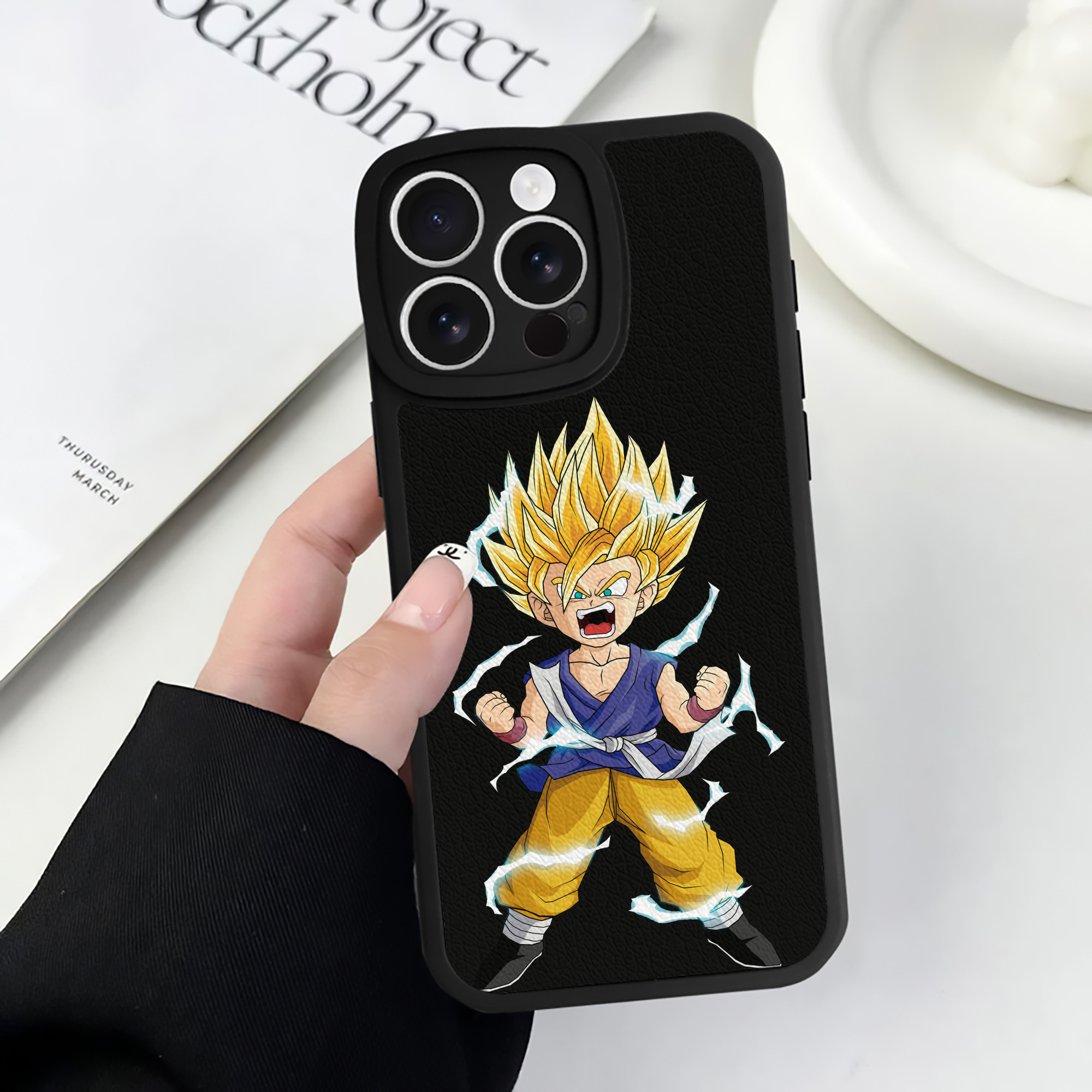 （画像用） ドラゴンボール 孫 悟飯（そんごはん）DRAGON BALL Son Gohan 【iPhone 16シリーズ対応】シリコンスマホケース（レザー調） 材質：シリコン